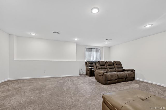 76 Magnolia Park Road, Middletown, NY 10940