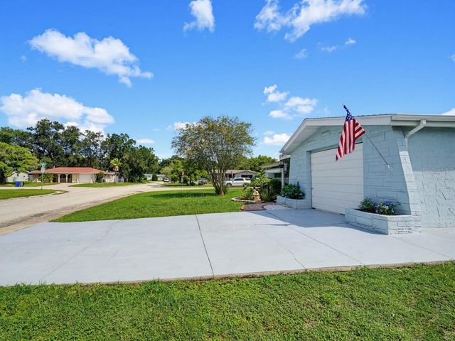 7130 HOLLYBAY ROAD, New Port Richey, FL 34653