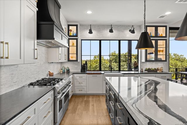 540 HANNAH LN, Boerne, TX 78006