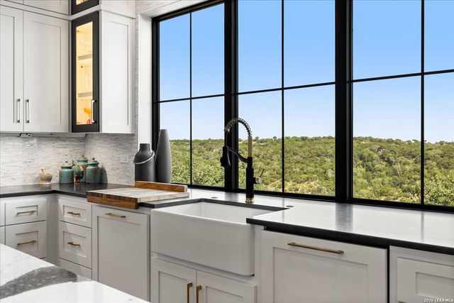 540 HANNAH LN, Boerne, TX 78006