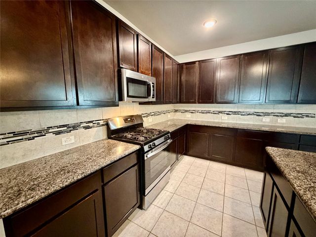 18665 Legend Oaks Drive, Magnolia, TX 77355