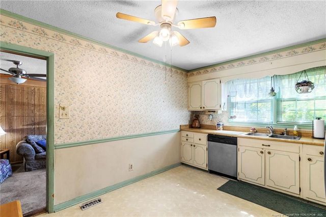 825 Fresno Drive, Fayetteville, NC 28303