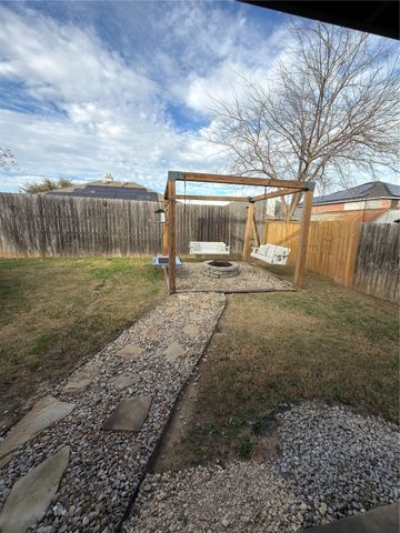 2032 Cap Rock Lane, Grand Prairie, TX 75052