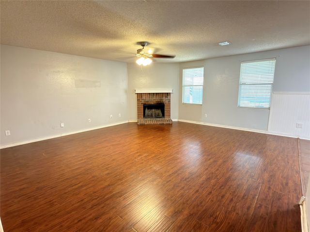 2032 Cap Rock Lane, Grand Prairie, TX 75052