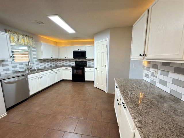 2032 Cap Rock Lane, Grand Prairie, TX 75052