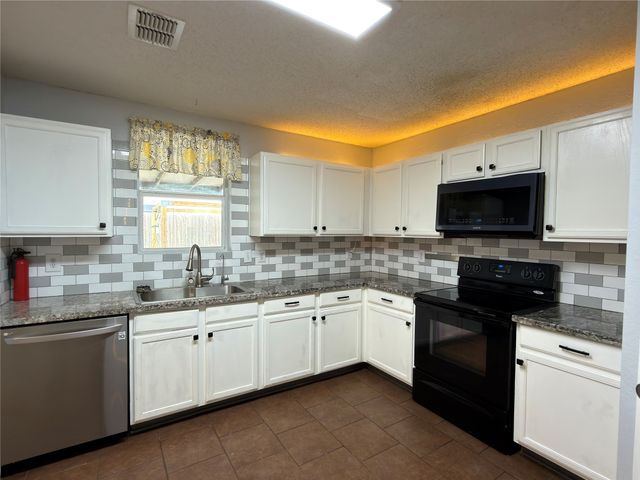 2032 Cap Rock Lane, Grand Prairie, TX 75052