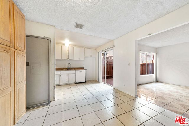 7320 Lennox Avenue L3, Van Nuys, CA 91405