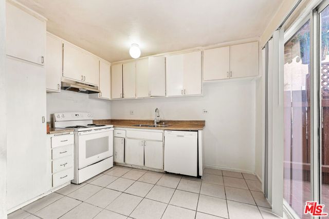 7320 Lennox Avenue L3, Van Nuys, CA 91405