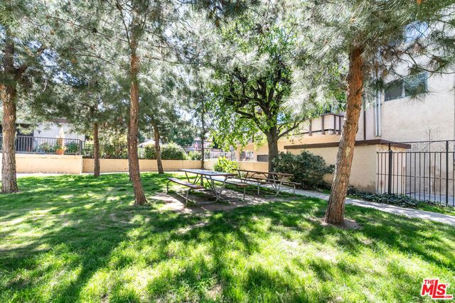 7320 Lennox Avenue L3, Van Nuys, CA 91405