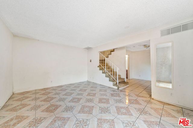 7320 Lennox Avenue L3, Van Nuys, CA 91405