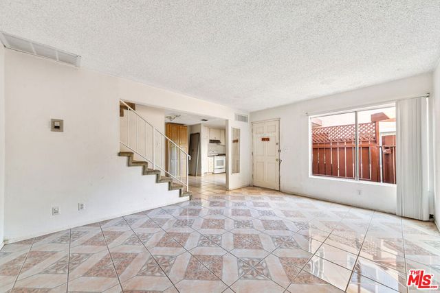 7320 Lennox Avenue L3, Van Nuys, CA 91405