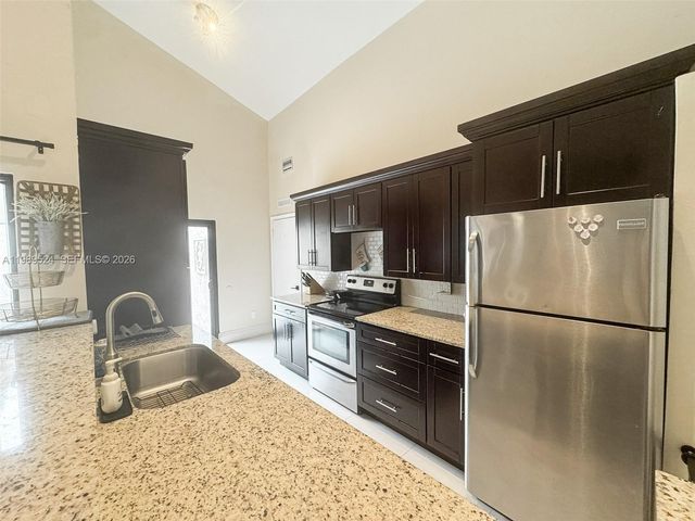 9635 SW 74th St, Miami, FL 33173