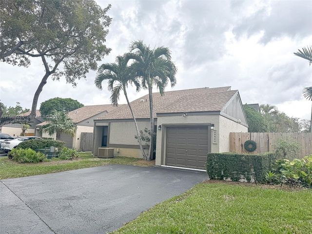 9635 SW 74th St, Miami, FL 33173