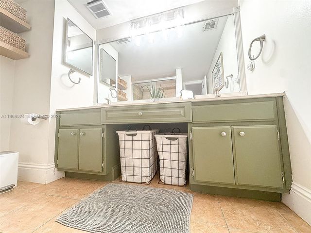 9635 SW 74th St, Miami, FL 33173