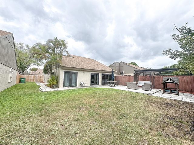 9635 SW 74th St, Miami, FL 33173