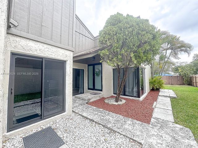 9635 SW 74th St, Miami, FL 33173