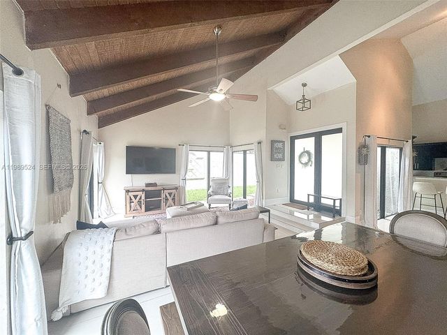 9635 SW 74th St, Miami, FL 33173