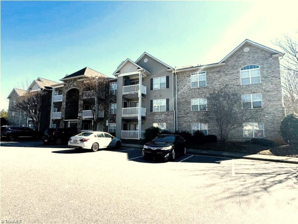 923 Windcastle Lane 105, Winston-salem, NC 27105