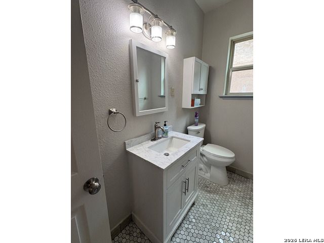 1832 Clower, San Antonio, TX 78201