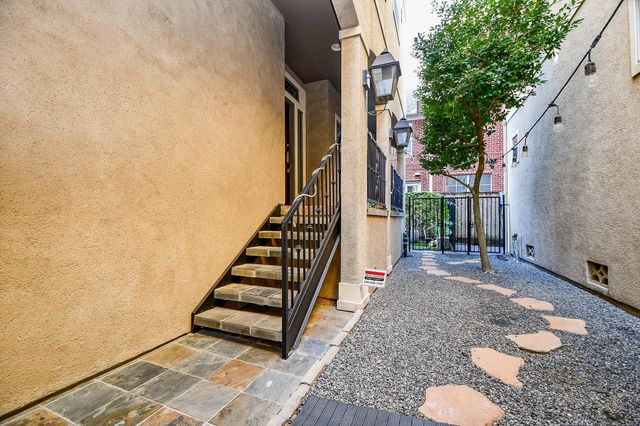 6818 Staffordshire Boulevard, Houston, TX 77030