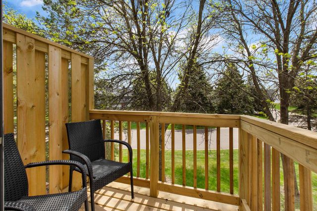 7638 13th Street N, Oakdale, MN 55128