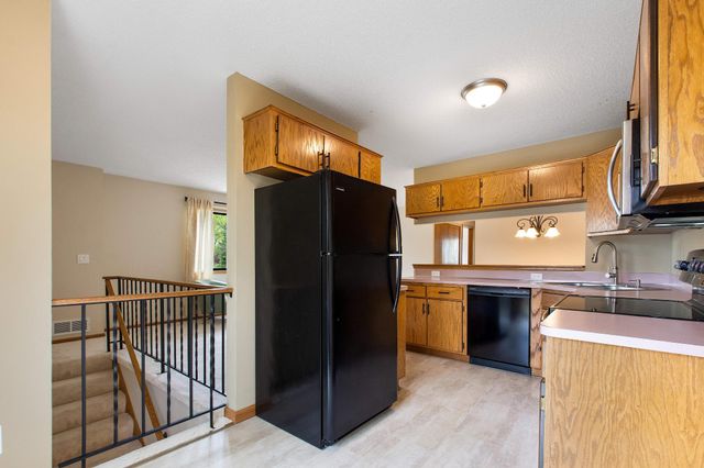 7638 13th Street N, Oakdale, MN 55128