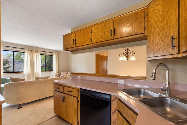 7638 13th Street N, Oakdale, MN 55128