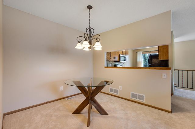 7638 13th Street N, Oakdale, MN 55128