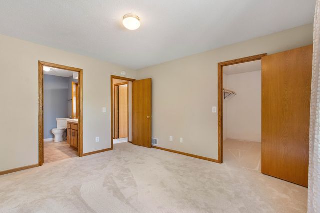 7638 13th Street N, Oakdale, MN 55128