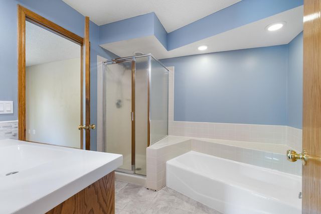 7638 13th Street N, Oakdale, MN 55128
