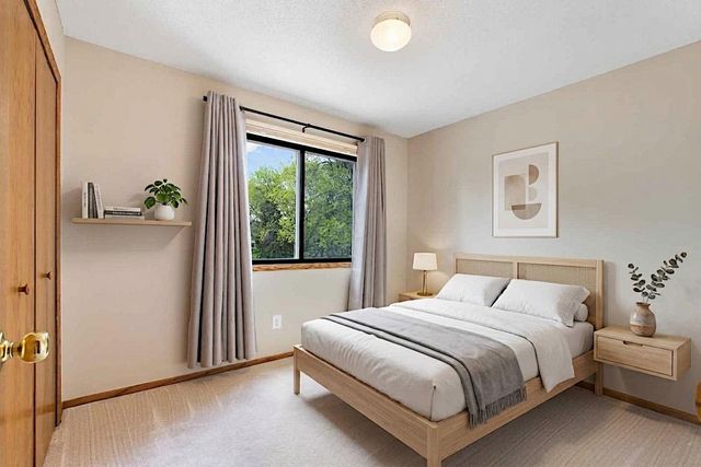 7638 13th Street N, Oakdale, MN 55128