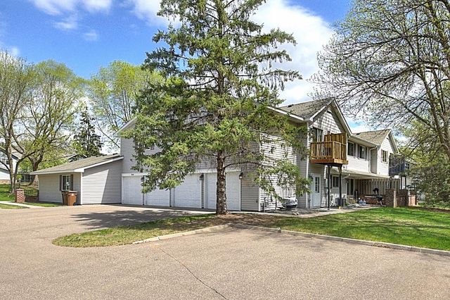 7638 13th Street N, Oakdale, MN 55128