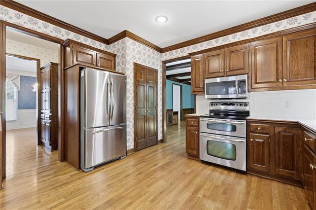 1008 S 17th Terrace, Leavenworth, KS 66048