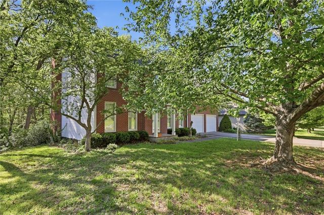 1008 S 17th Terrace, Leavenworth, KS 66048