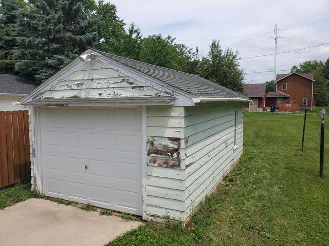 121 N SEYMOUR STREET, Fond Du Lac, WI 54935