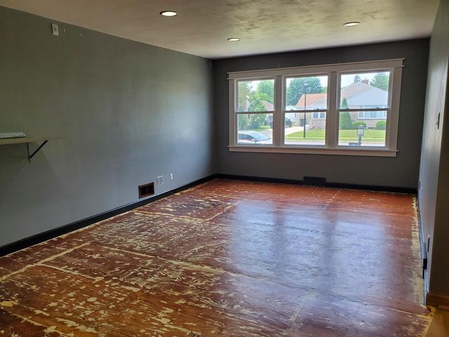 121 N SEYMOUR STREET, Fond Du Lac, WI 54935
