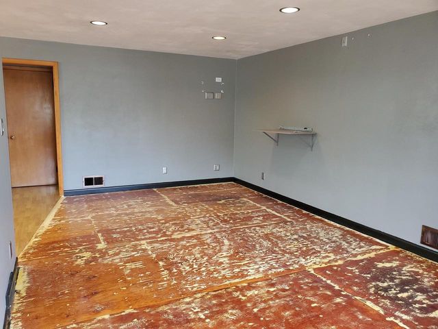 121 N SEYMOUR STREET, Fond Du Lac, WI 54935