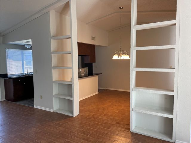 2921 Village Crest Circle, Garland, TX 75044