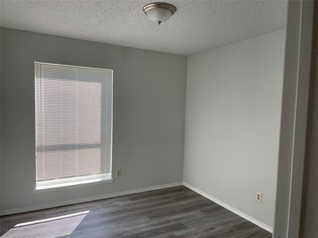 2921 Village Crest Circle, Garland, TX 75044