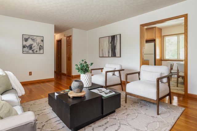 318 E Stanton Avenue, Columbus, OH 43214