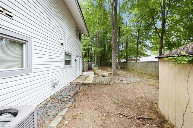 821 Pine Tree CT, Newport News, VA 23608