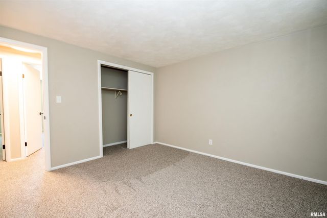 16 CRACKLEWOOD Court, East Peoria, IL 61611