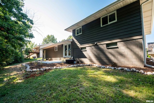 16 CRACKLEWOOD Court, East Peoria, IL 61611