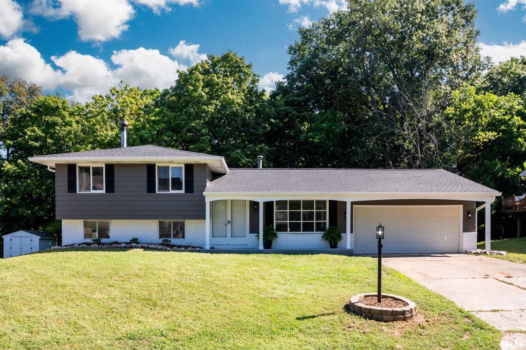 16 CRACKLEWOOD Court, East Peoria, IL 61611