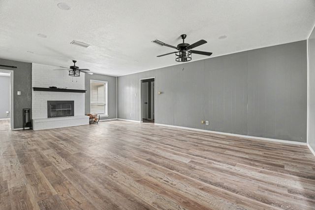 1629 Brent Court, Grand Prairie, TX 75051