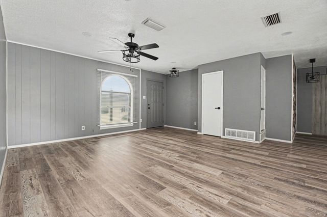 1629 Brent Court, Grand Prairie, TX 75051