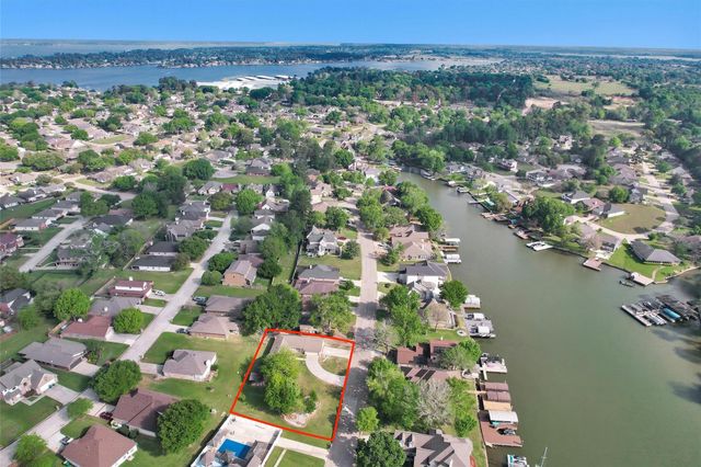 6878 Kingston Cove Lane, Willis, TX 77318