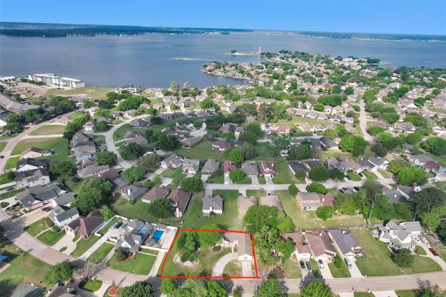 6878 Kingston Cove Lane, Willis, TX 77318