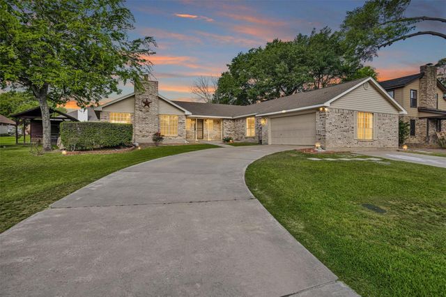 6878 Kingston Cove Lane, Willis, TX 77318