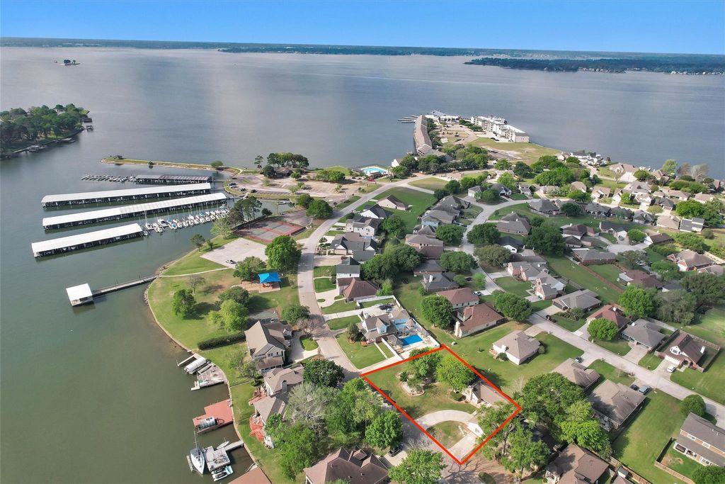 6878 Kingston Cove Lane, Willis, TX 77318
